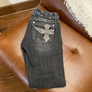 Smoke/pet free home. 27x31 skinny jeans. Barely worn.